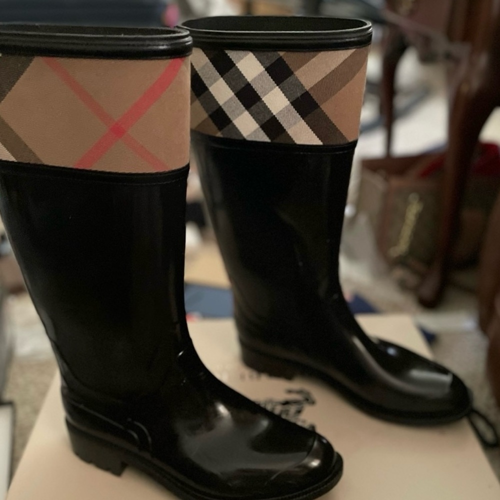 Burberry Woman’s Black Crosshill House Check Rain Boots - Size 38..Made In Italy